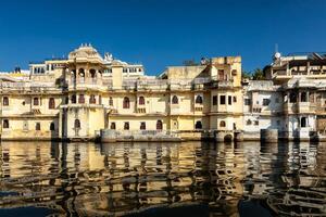 cidade Palácio em lago pichola, udaipur, rajastão, Índia foto