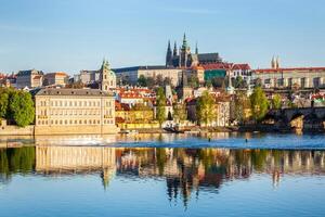 Visão do mala strana e Praga castelo sobre vltava foto