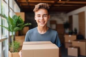 ai gerado feliz sorridente homem carregando cartão caixa com pertences, jovem homem comovente para dormitório, Novo apartamento. foto