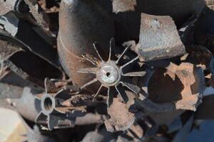 monumento do minas, granadas, balas e Concha fragmentos. para lembrar descendentes do a horrores do guerra. a ótimo patriótico guerra foto