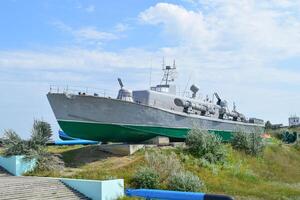 navio de guerra em a restrição dentro a ar livre museu foto