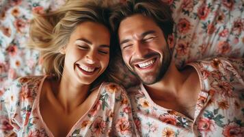 ai gerado uma feliz casal dentro Coincidindo pijamas risos enquanto deitado dentro cama foto