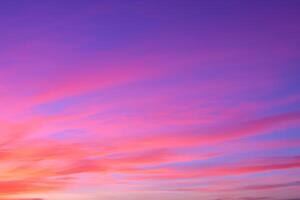 pastel sonhos uma hipnotizante tela de pintura pintado dentro lindo pastel céu, revelação da natureza tranquilo elegância e criando uma sereno horizonte transbordante com suave matizes e etéreo beleza foto