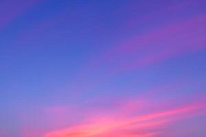 pastel sonhos uma hipnotizante tela de pintura pintado dentro lindo pastel céu, revelação da natureza tranquilo elegância e criando uma sereno horizonte transbordante com suave matizes e etéreo beleza foto