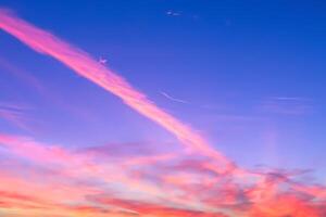 pastel sonhos uma hipnotizante tela de pintura pintado dentro lindo pastel céu, revelação da natureza tranquilo elegância e criando uma sereno horizonte transbordante com suave matizes e etéreo beleza foto