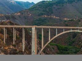 bixby ponte aéreo Visão dentro Califórnia, EUA. lindo ponte foto