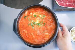 gimchi sopa ou Kimchi sopa ,vegetal sopa ou coreano sopa foto