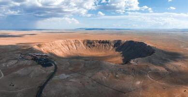 aéreo Visão do a meteoro cratera natural ponto de referência às arizona. foto