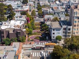 panorâmico Visão do aéreo Lombard rua, a leste oeste rua dentro san francisco, Califórnia. foto