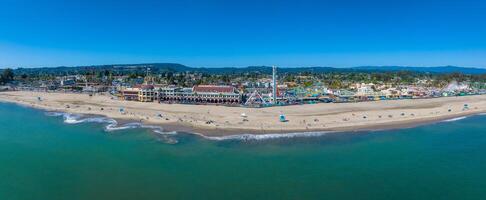 aéreo Visão do a santa cruz de praia Cidade dentro Califórnia. foto