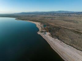 aéreo Visão sobre Salton mar dentro Califórnia. foto