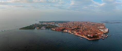 aéreo Visão do murano ilha dentro Veneza lagoa, Itália foto