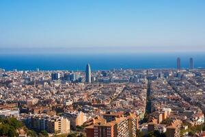 expansivo panorâmico Visão do barcelona paisagem urbana, costa, Espanha foto