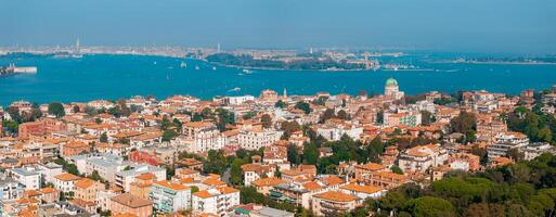 vista aérea da ilha de lido de venezia em veneza, itália. foto