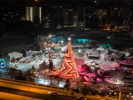 a a maioria lindo Natal árvore dentro Europa localizado dentro riga, Letônia foto