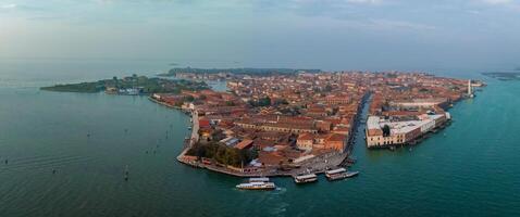 aéreo Visão do murano ilha dentro Veneza lagoa, Itália foto