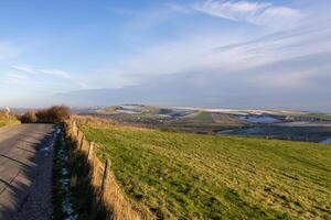 Visão do a sul downs dentro oeste sussex em uma inverno dia foto