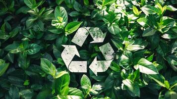 ai gerado verde reciclar símbolo fundo. reciclando placa para mundo proteção, ecológico ambiente, zero carbono dióxido emissões foto