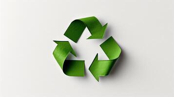 ai gerado verde reciclar símbolo em branco fundo. reciclando placa para mundo proteção, ecológico ambiente, zero carbono dióxido emissões foto