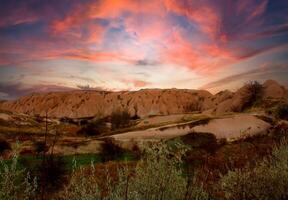 lindo panorama Capadócia pedra e Goreme nacional parque Nevsehir peru. surpreendente e incrível céu foto