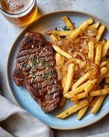 ai gerado carne bife com batatas em uma luz azul placa, borrifado com Preto Pimenta e frito cebolas, acompanhado de uma vidro do Cerveja foto