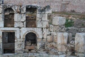 basílica terma é a antigo romano spa Cidade localizado dentro a yozgat província do peru. a banho estava construído dentro a 2º século e usava dentro bizantino, selcuk e otomano período foto