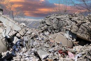 destruído edifícios depois de a terremoto. foto