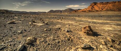 ai gerado majestoso deserto panorama com pedras e montanhas foto