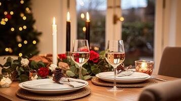 festivo encontro noite paisagem de mesa ideia, jantar mesa configuração para dois e Natal, Novo ano, dia dos namorados dia decoração, Inglês país casa estilo foto