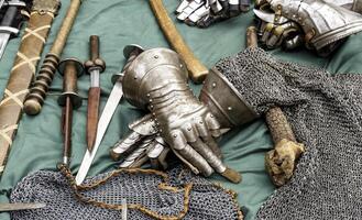 medieval armaduras luvas foto
