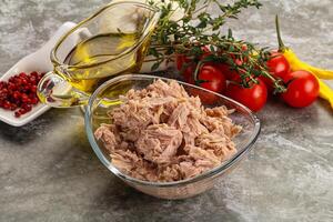 Filé de atum enlatado para salada foto