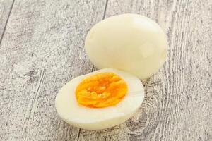 ovo de galinha cozido no café da manhã foto