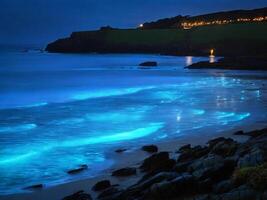 ai gerado a cornish costa bioluminescente mar. livre baixar foto