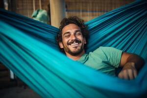 ai gerado a partir de a aéreo perspectiva, uma homem mentiras dentro cama debaixo uma turquesa cobertor foto