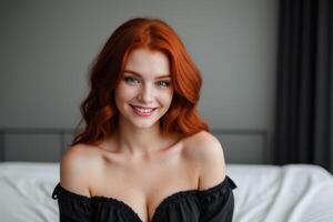 ai gerado retrato lindo ruiva modelo mulher com branco dentes sorriso, saudável grandes cabelo e beleza pele em quarto fundo. conceito do publicidade dentista e facial Cuidado. generativo ai foto