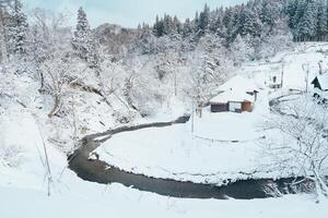 lindo Visão do ginzan Onsen Vila com neve outono dentro inverno estação é a maioria famoso japonês quente Primavera dentro Yamagata, Japão. foto