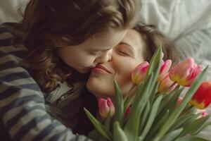 ai gerado concurso filho Beijos a feliz mãe e dá dela uma ramalhete do tulipas, parabenizando dela em mãe dia foto