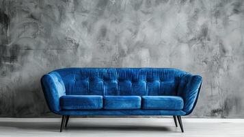 ai gerado uma luxuoso azul veludo sofá dentro uma moderno vivo espaço contra uma pano de fundo do a esvaziar concreto parede foto