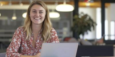 ai gerado moderno profissionalismo, a americano hr gerente, vestido dentro uma camisa, sentado dentro frente do uma computador portátil, incorpora contemporâneo corporativo estilo foto