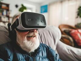 ai gerado conectados Educação Senior homem vestindo vr fone de ouvido com vivo quarto fundo ai generativo foto