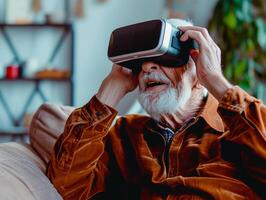 ai gerado conectados Educação Senior homem vestindo vr fone de ouvido com vivo quarto fundo ai generativo foto