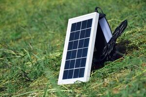 a pequeno compactar solar bateria para turismo. foto