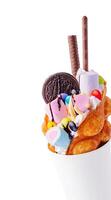 hong kong ou bolha waffle com gelo creme e marshmallows foto
