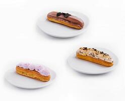 diferente eclairs com creme e chocolate em prato foto