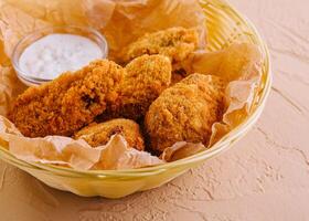 fresco crocante dourado frango pernas e asas profundo frito foto