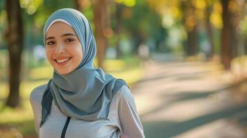 ai gerado uma muçulmano mulher dentro uma hijab é corrida dentro a parque. retrato do a islâmico mulher fazendo Esportes dentro fechar-se. fotorrealista natureza fundo com bokeh efeito. ai gerado. foto