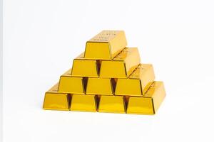 financeiro riqueza o negócio investimento e negociação conceito.ouro bares ou ouro lingote empilhamento. foto