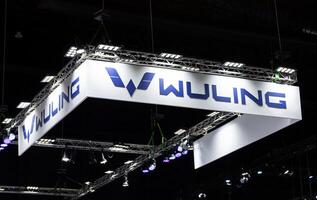 nonthaburi Tailândia 6 dezembro 2023 suspensão Painel publicitário com logotipo wuling às Tailândia internacional motor expo 2023 foto