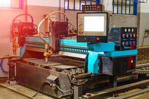 metalurgia moagem máquina. industrial metalurgia corte processo de moagem cortador foto