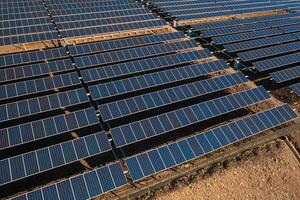 fotovoltaico painéis às solar Fazenda foto